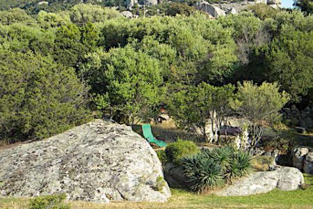 Le Querce Baja Sardinia nelbosco-